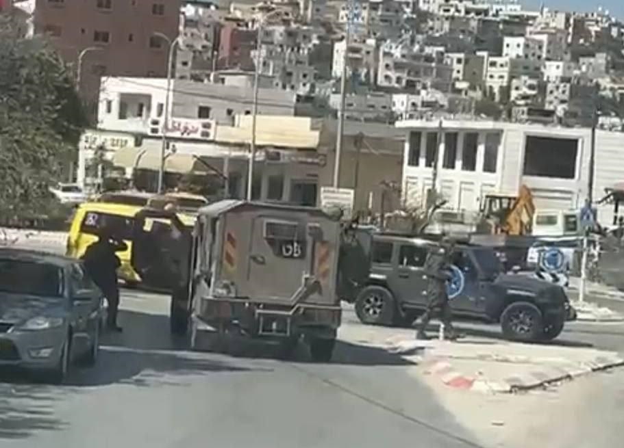 Les forces israéliennes attaquent la ville de Tulkarem et assiègent deux hôpitaux au milieu de destructions généralisées