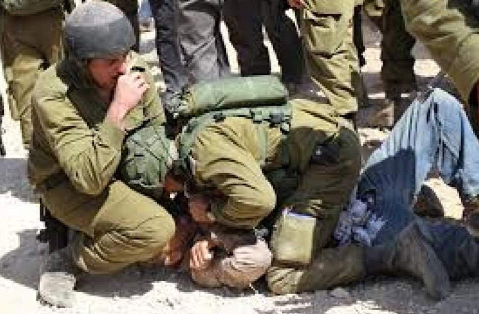 Les forces d’occupation israéliennes agressent sauvagement un Palestinien à Massafer Yatta