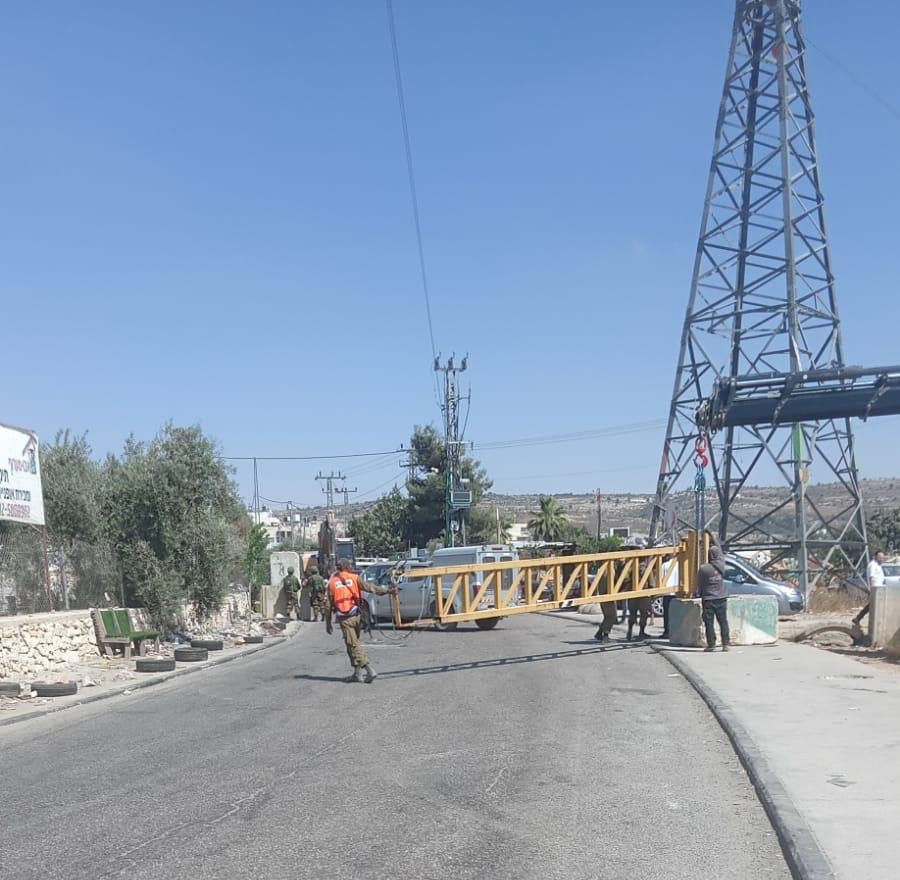 L'occupation installe un portail de fer près de Bethléem 