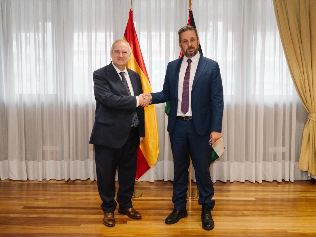 L'ambassadeur Al-Husseini discute des perspectives de coopération avec le ministre espagnol de l'Industrie et du Tourisme