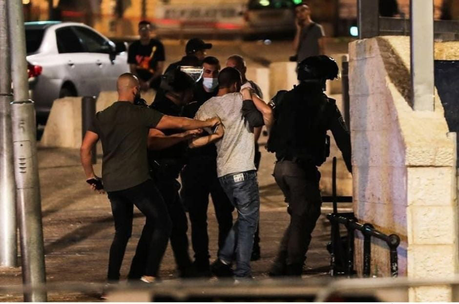 Les forces d’occupation israéliennes arrêtent 5 Palestiniens à Jérusalem occupée