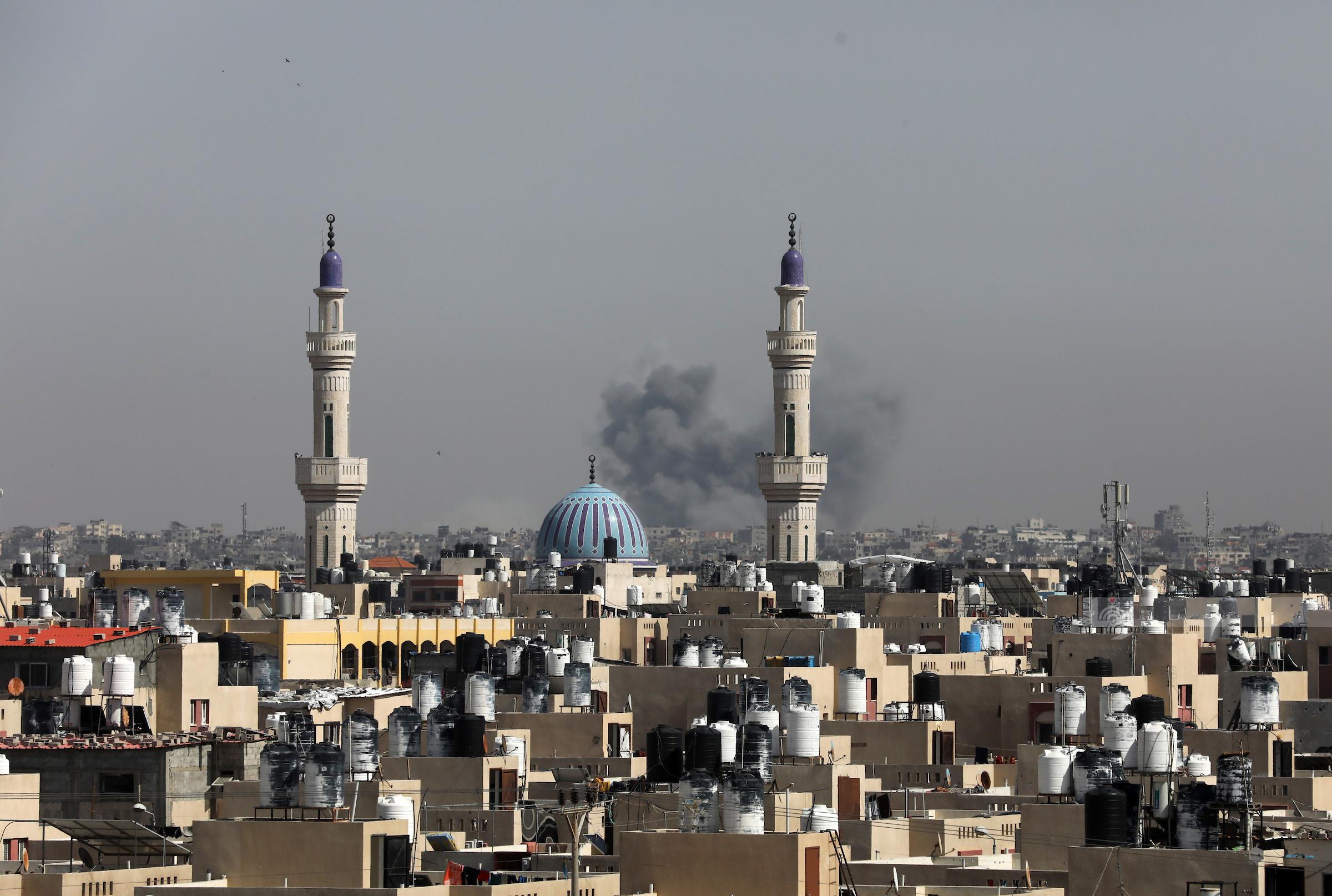 Des Palestiniens tués et d'autres blessés dans les frappes aériennes israéliennes sur Gaza