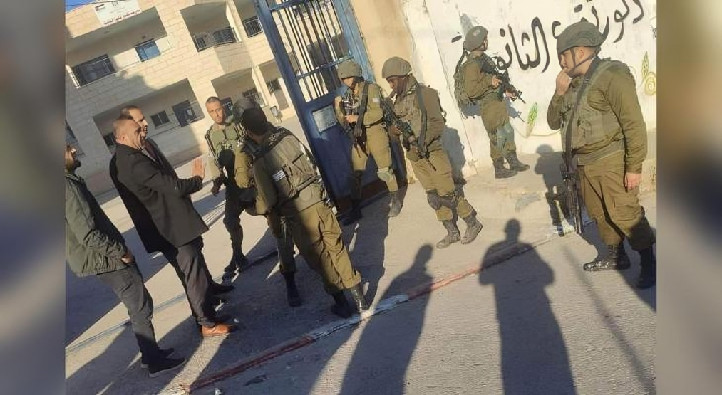 Les forces israéliennes attaquent une école et forcent le personnel enseignant à partir