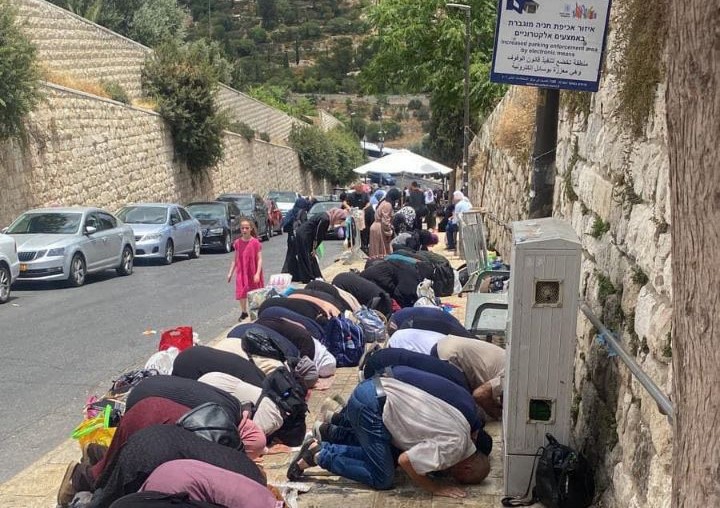 Jérusalem : les forces de l’occupation empêchent les fidèles d’entrer dans la Mosquée Al-Aqsa