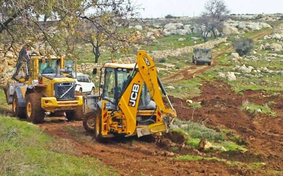 Les forces d’occupation israéliennes rasent des terres près de Bethléem