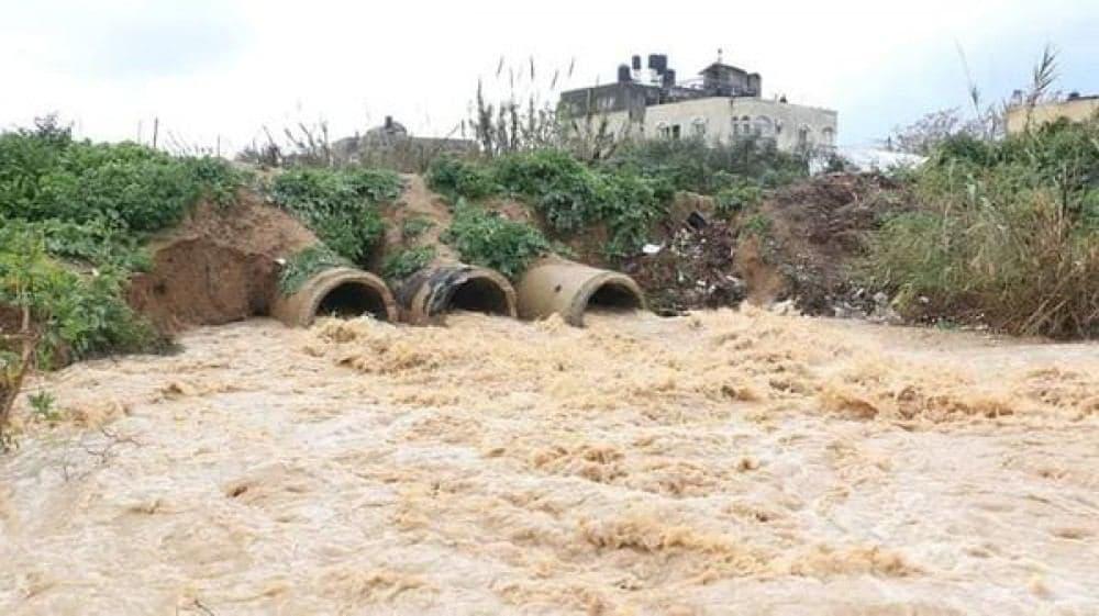 Pour la deuxième journée consécutive, Israël inonde et endommage des centaines de dunums de terres à Gaza 