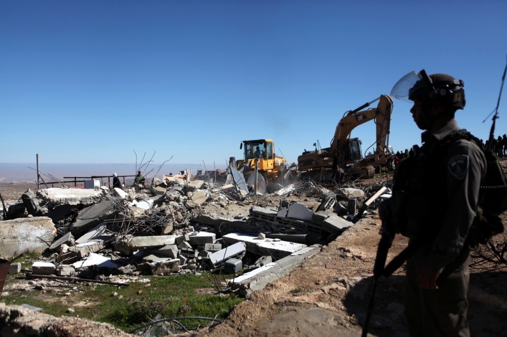 L'occupation notifie de démolir une habitation et d’arrêter la construction dans 13 maisons à Salfit 
