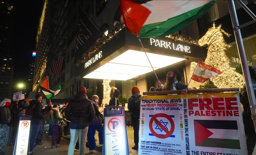 New York : des militants assiègent la résidence de Gallant pour protester contre ses crimes contre le peuple palestinien 