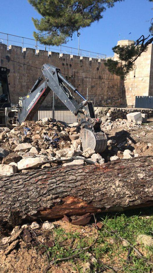 Israël mène des travaux de terrassement et de nivellement dans un cimetière à Jérusalem