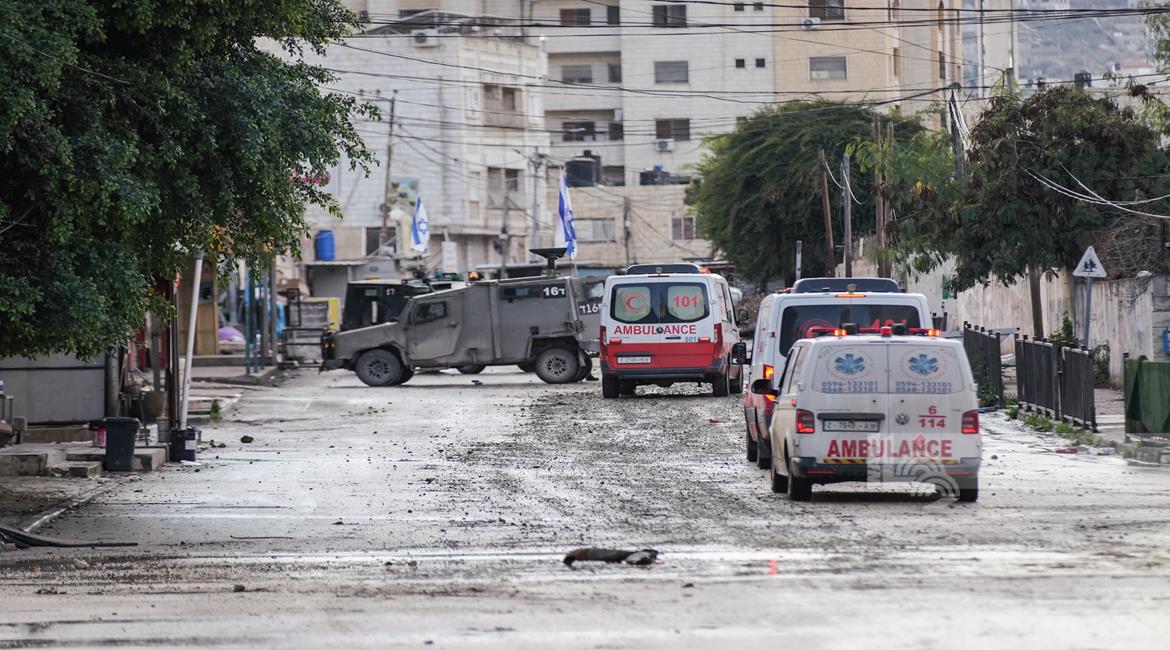Les forces israéliennes poursuivent leur assaut sur Jénine pour le quatrième jour, entraînant destruction et siège