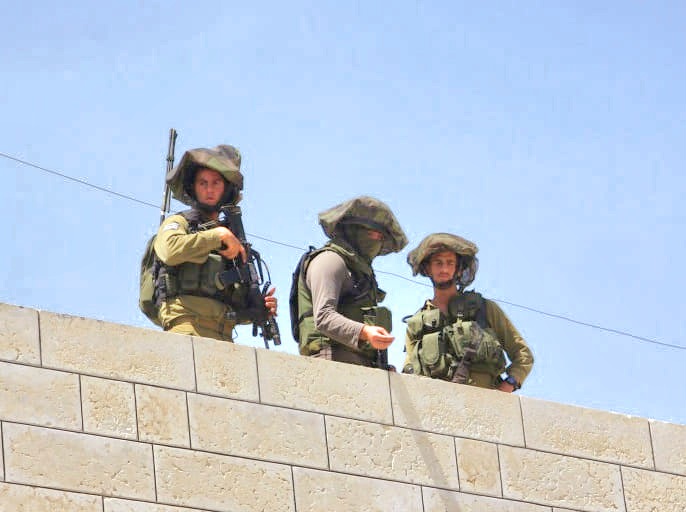 L’armée israélienne transforme une maison palestinienne en poste militaire à Jénine