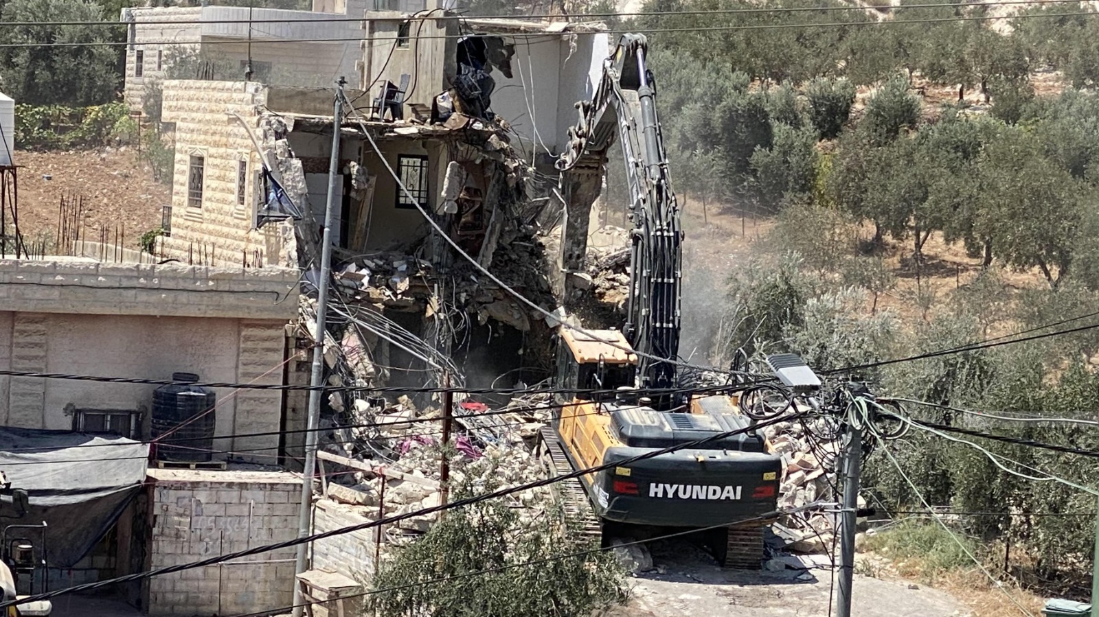 Dans une attaque frénétique : Israël démolit 14 maisons, entrepôts et parkings à Silwan et Anata