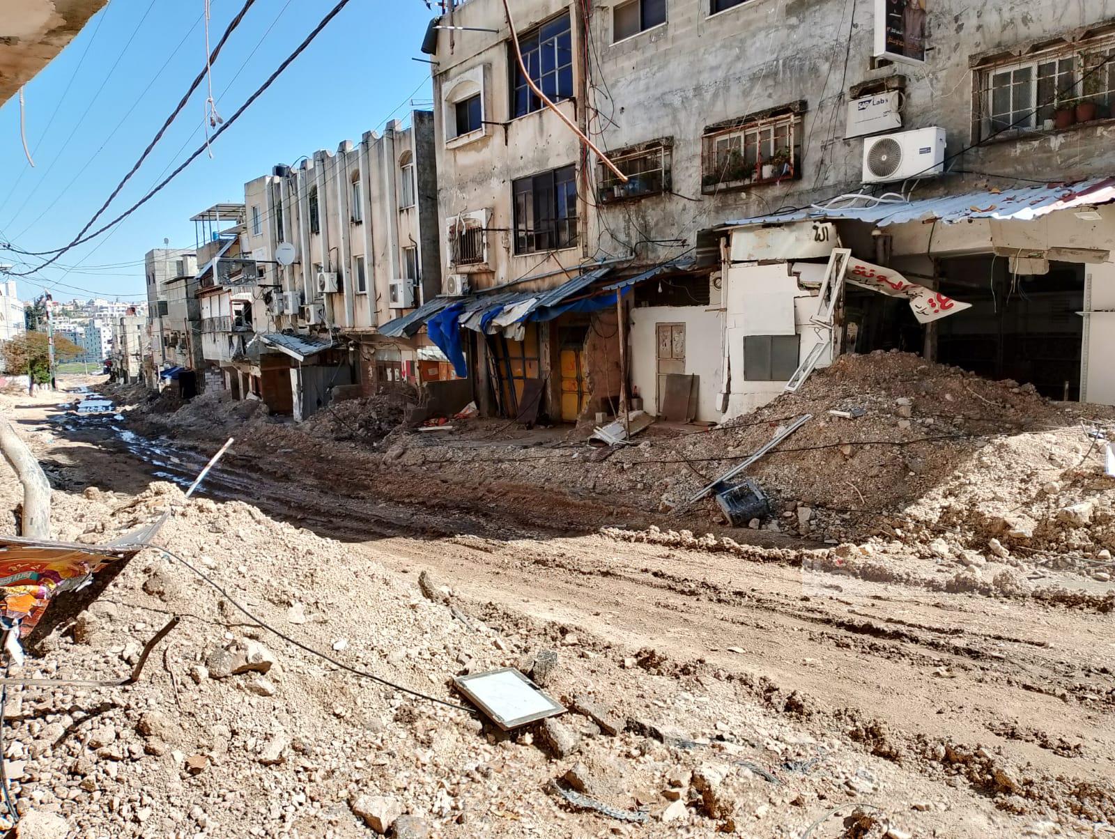 Pour le 34e jour, l’agression de l’occupation contre Tulkarem et ses camps se poursuit au milieu des déplacements forcés et des incendies de maisons