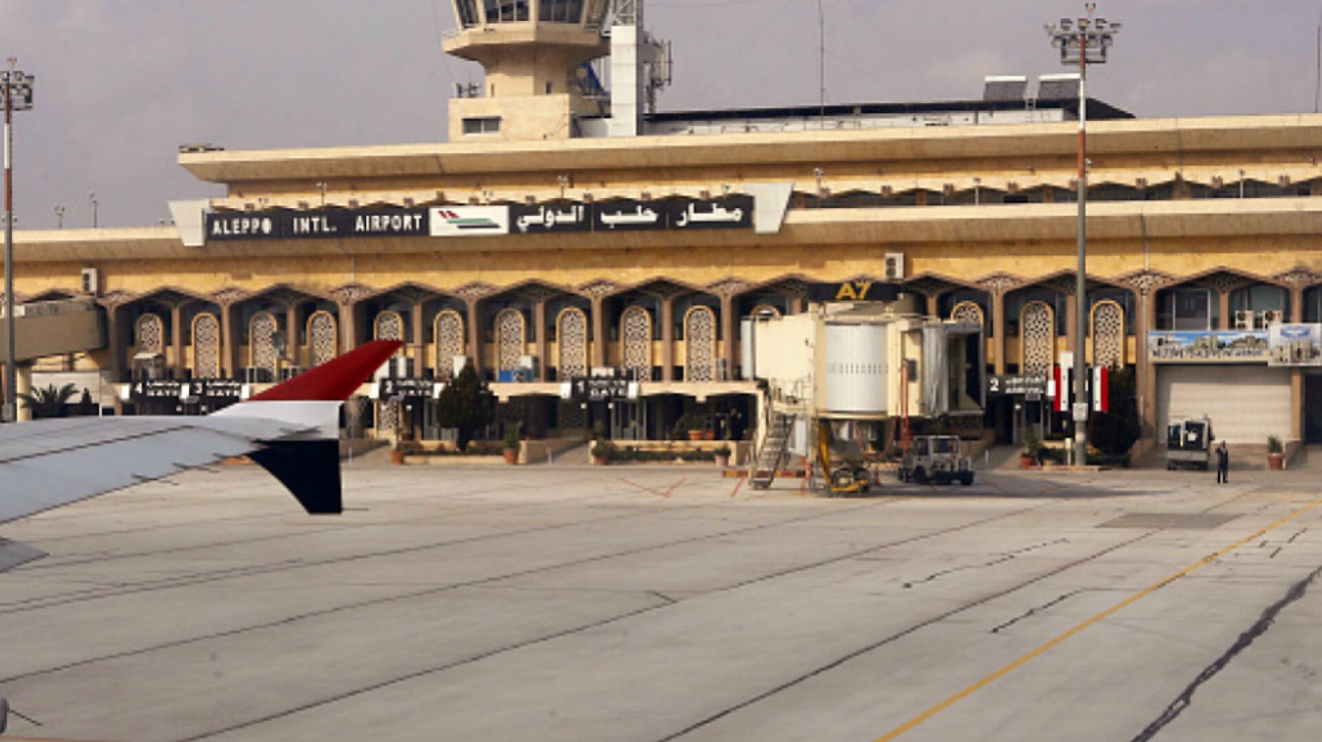 Israël attaque l'aéroport international d'Alep avec des missiles, le rendant inutilisable