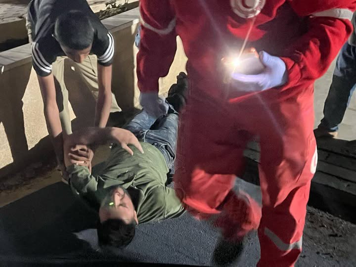 Quatre personnes, dont une femme âgée et un enfant, blessées lors d'une attaque de colons au sud d'Hébron.