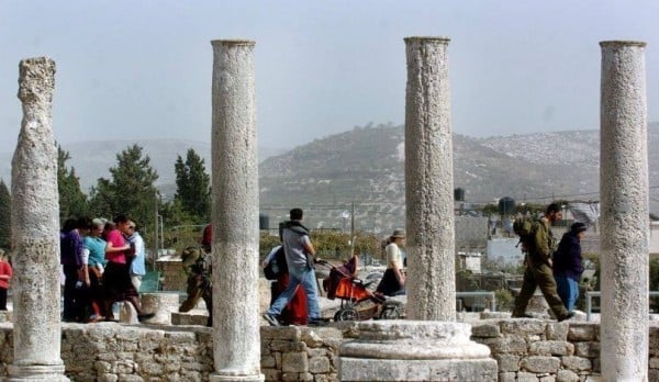 Des colons prennent d’assaut le site archéologique de Sabstiya