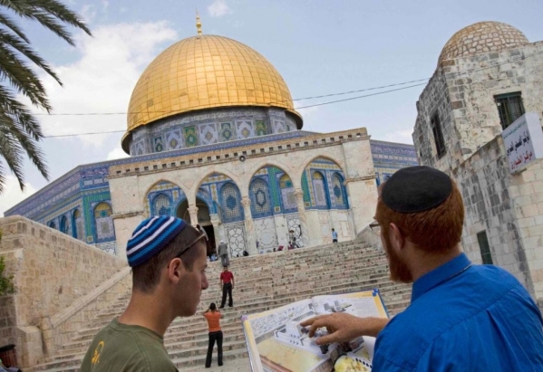 Deux colons israéliens prennent d'assaut la mosquée Al-Aqsa