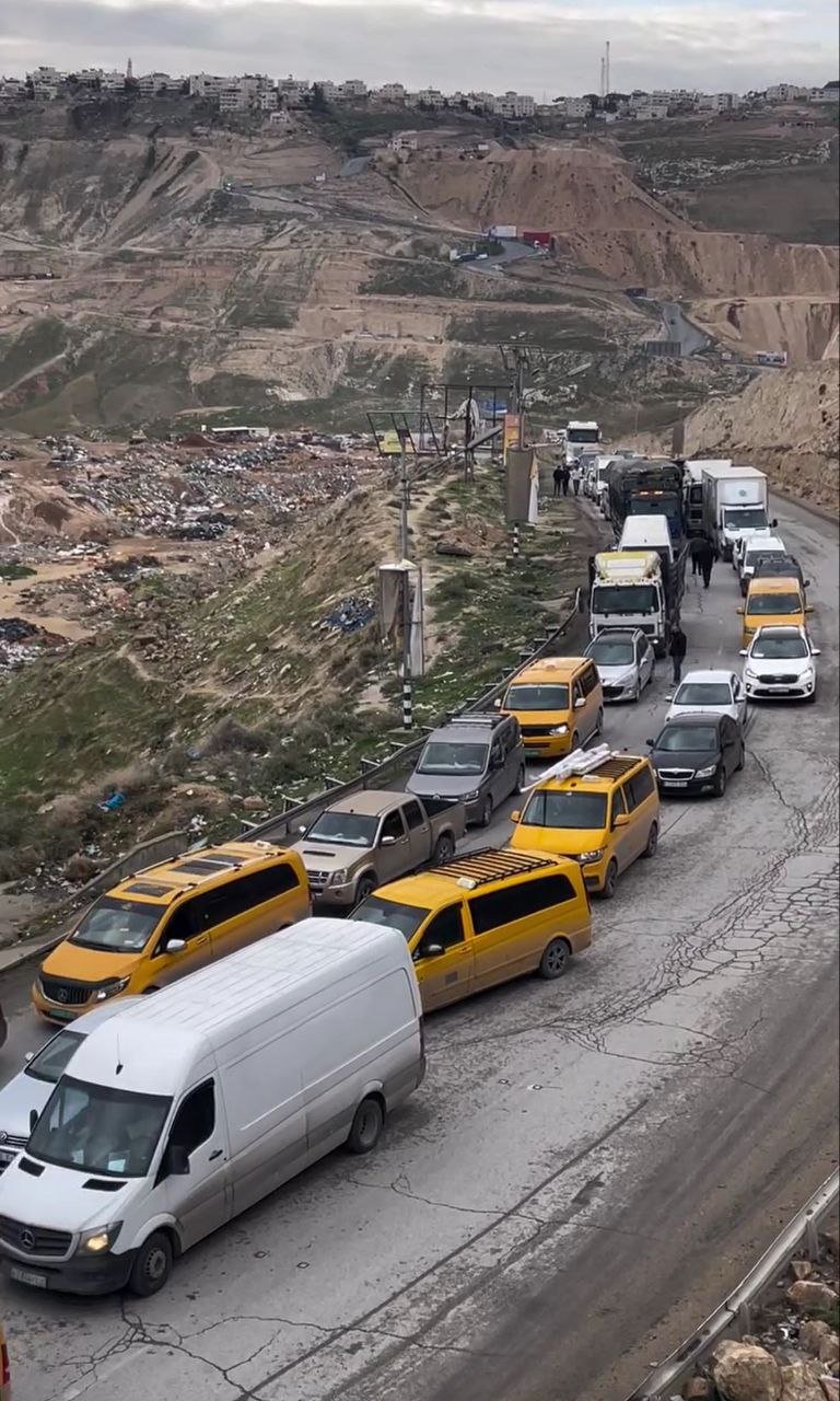 Les forces d'occupation ferment le checkpoint d'Al-Container au nord-est de Bethléem
