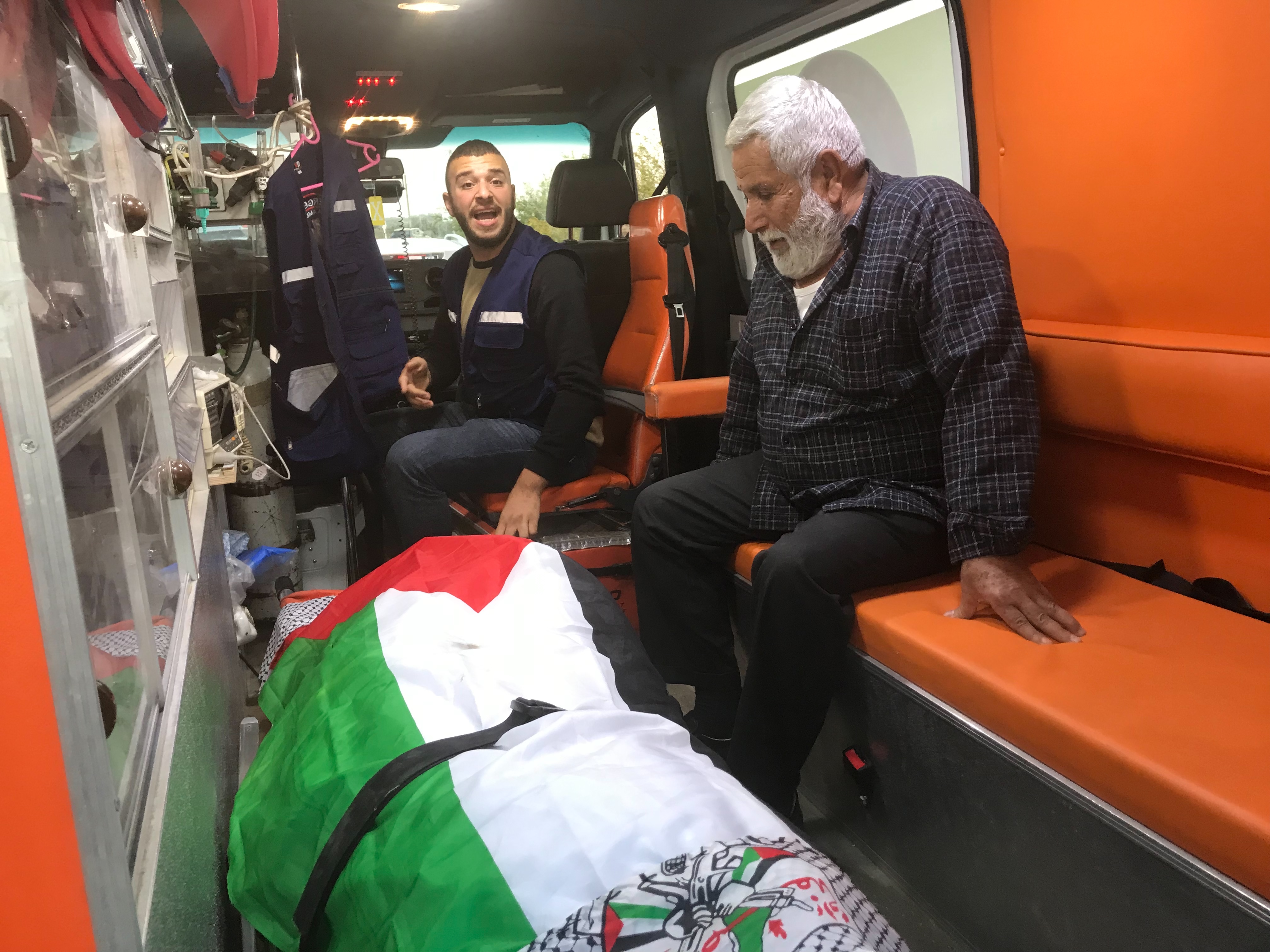 Remise  du corps d'une Palestinienne assassinée par l'armée israélienne