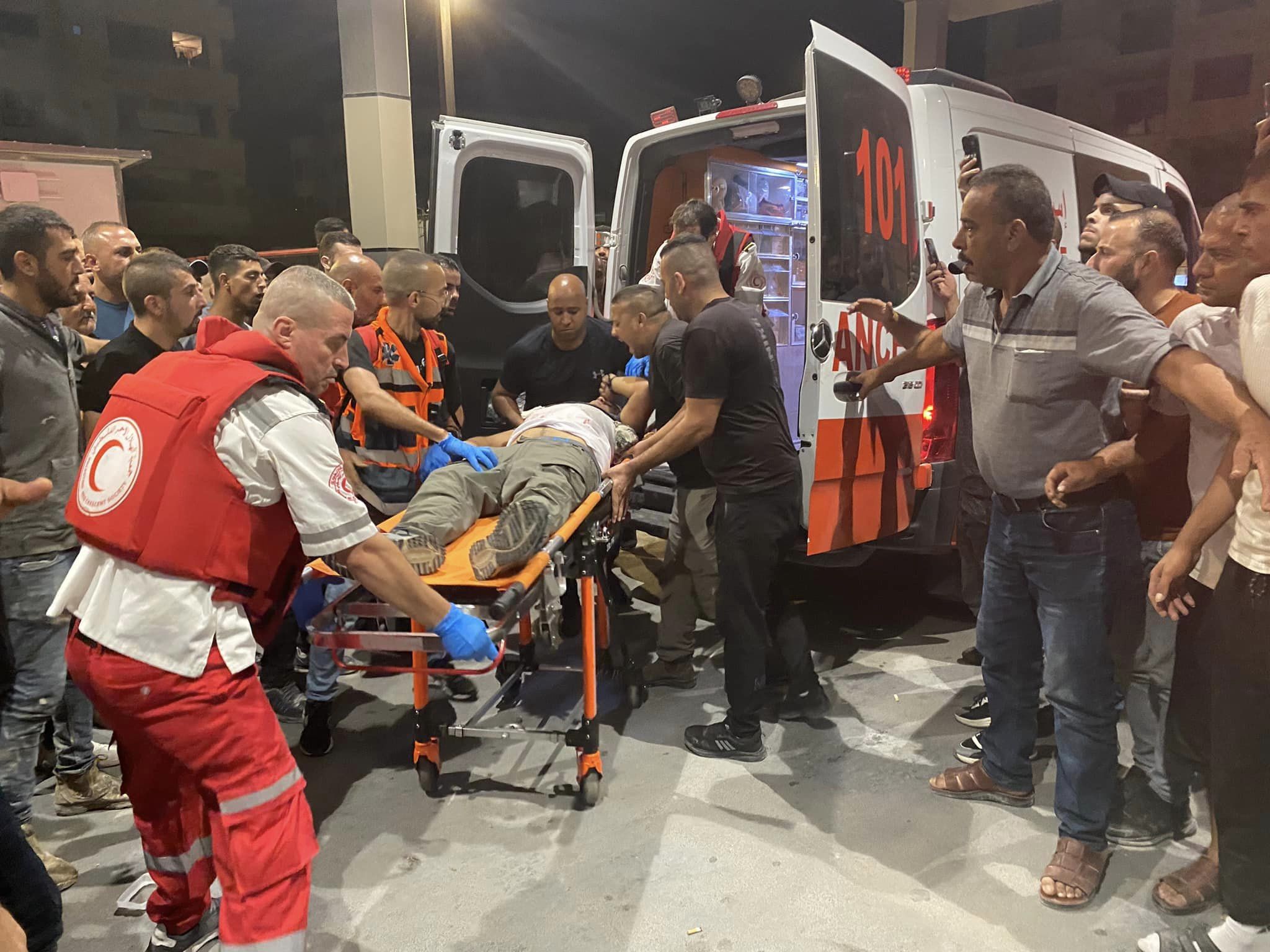 La descente israélienne dans un camp de réfugiés en Cisjordanie conduit à la blessure des Palestiniens 
