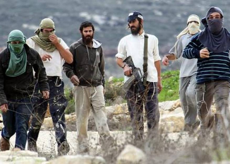 Des colons attaquent les citoyens et l'occupation les empêche de rejoindre leurs maisons à Hébron