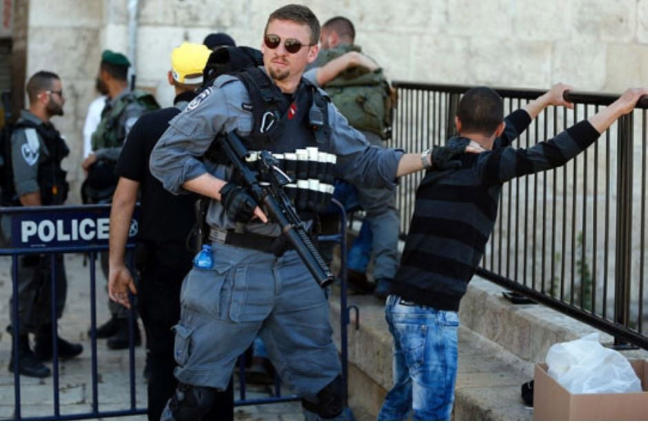 Les forces d’occupation israéliennes agressent sauvagement un enfant Palestinien à Jérusalem occupée