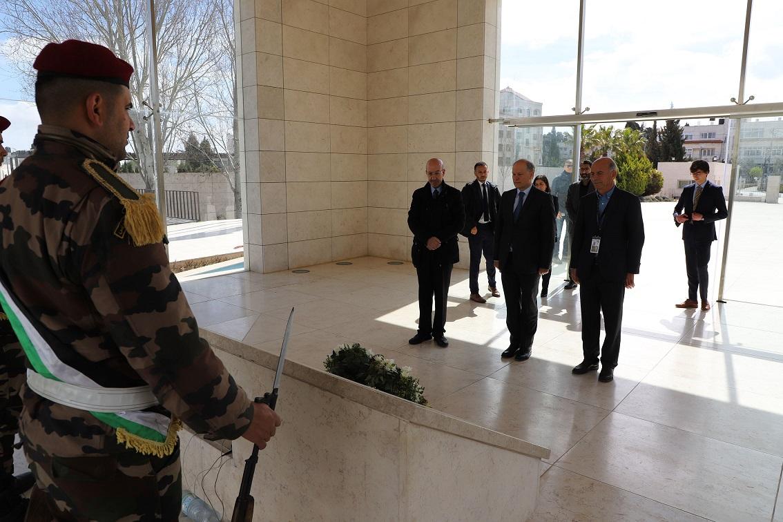 Le consul Français général à Jérusalem visite le tombeau d’Arafat et son musée 