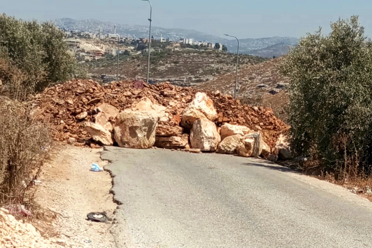 Les soldats israéliens scellent l'entrée sud d’un village au sud-est de Tulkarem