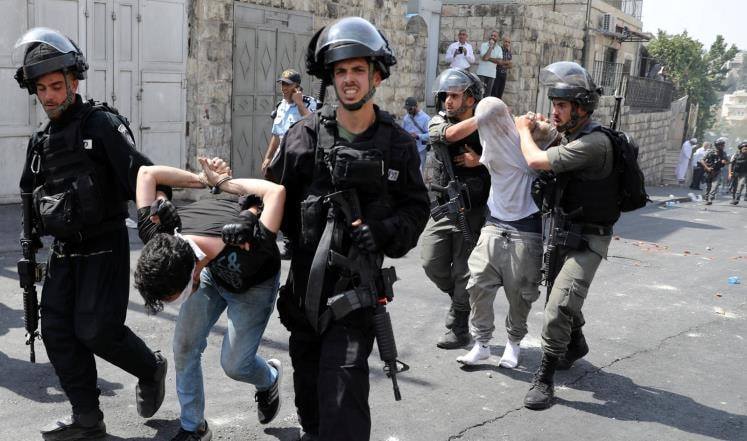 Deux frères parmi huit citoyens raflés par les forces d'occupation en Cisjordanie 