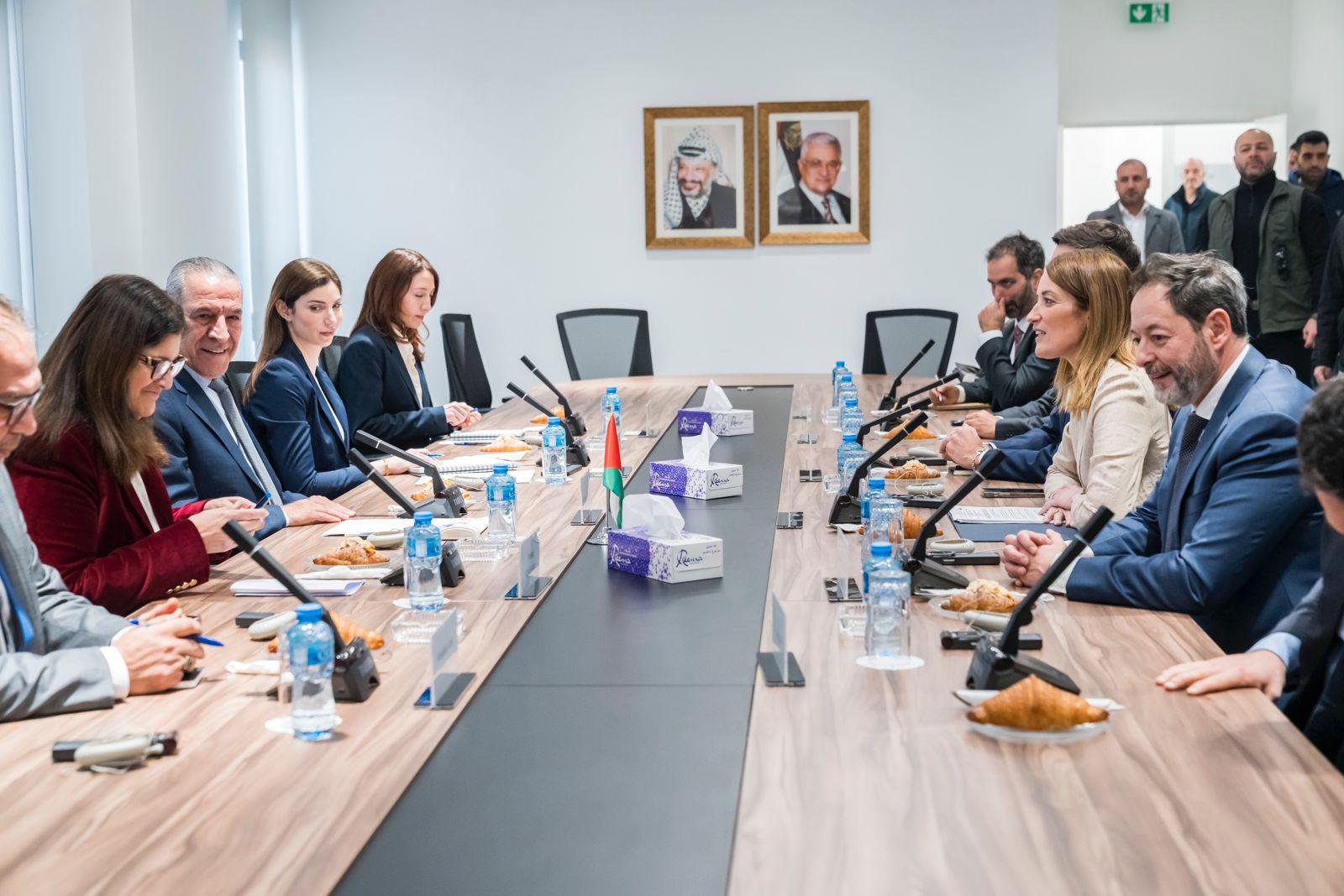 Un responsable de l'OLP échange avec une délégation européenne sur l’escalade israélienne en Cisjordanie