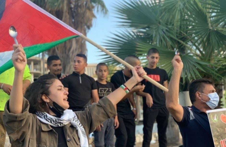 La police israélienne réprime un sit-in de solidarité avec le prisonnier Abu Hawwash à Umm al-Fahm dans les territoires de 1948
