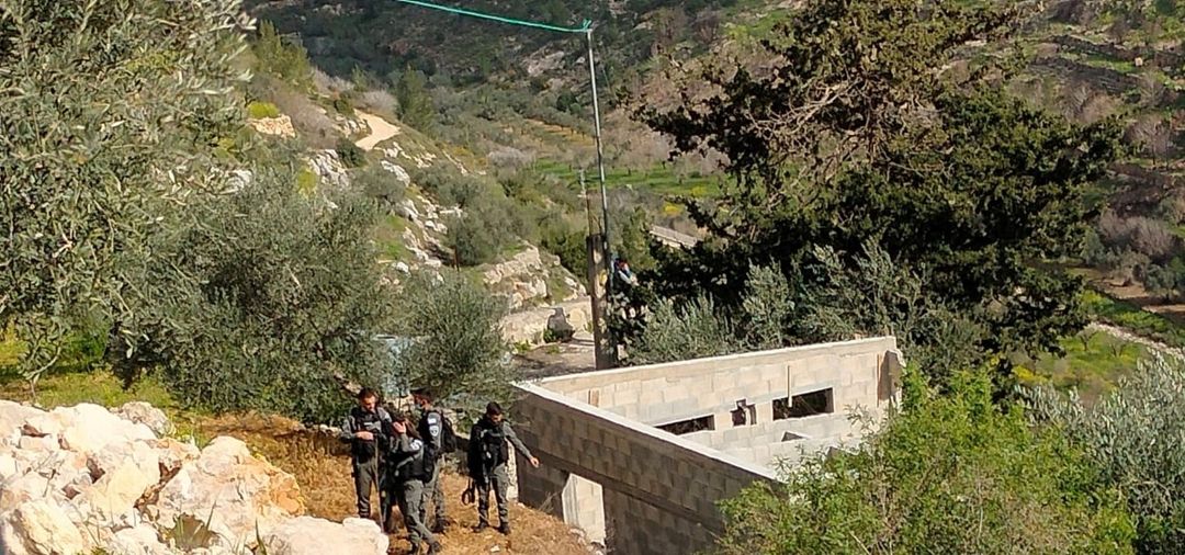 L’armée israélienne démolit deux pièces d'un ancien bâtiment  près de Bethléem