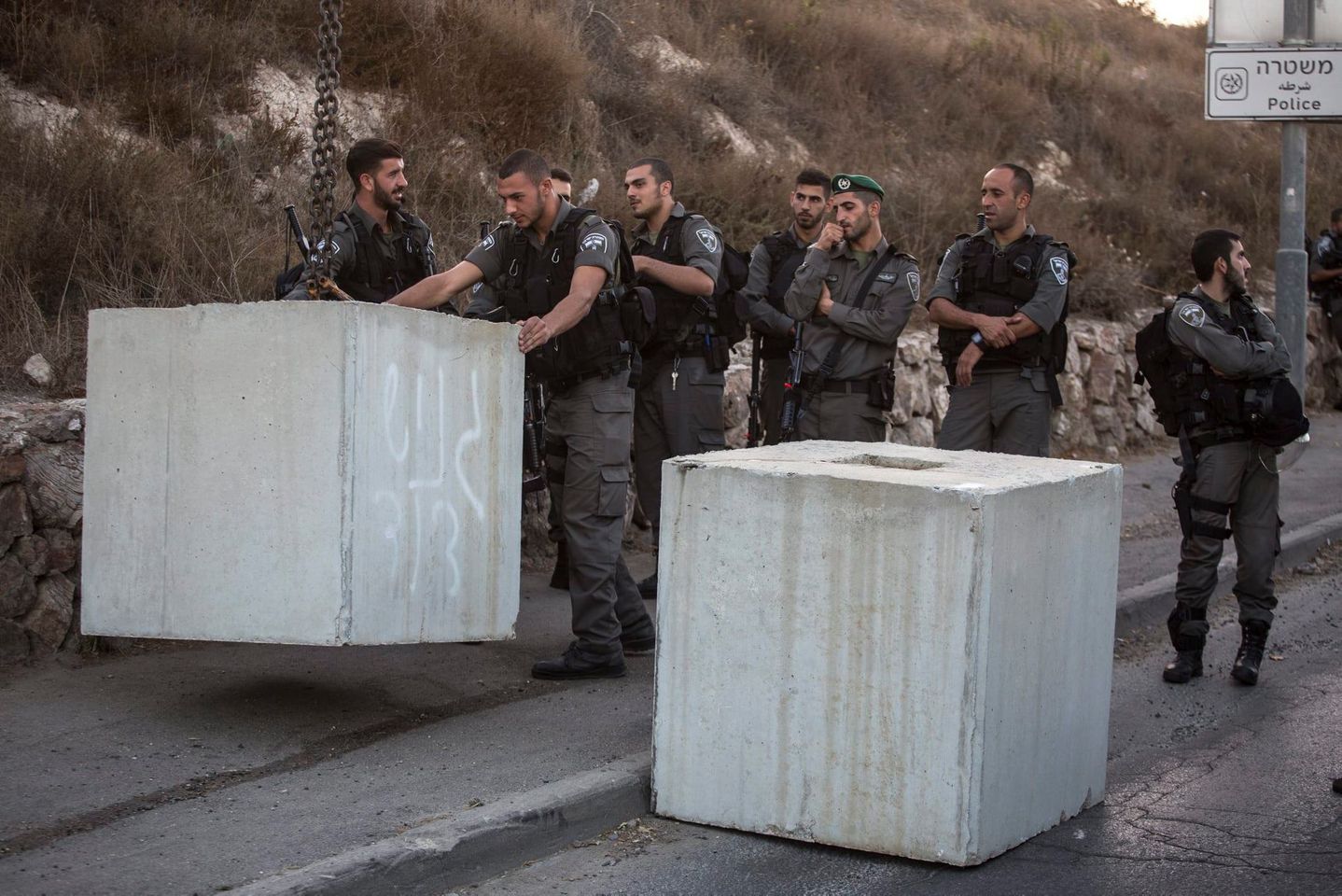 L'occupation remplace les barbelés par des blocs de béton pour la saisie des terres par la force