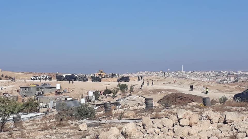 L’occupation détruit une tente de solidarité à l’est de Yatta