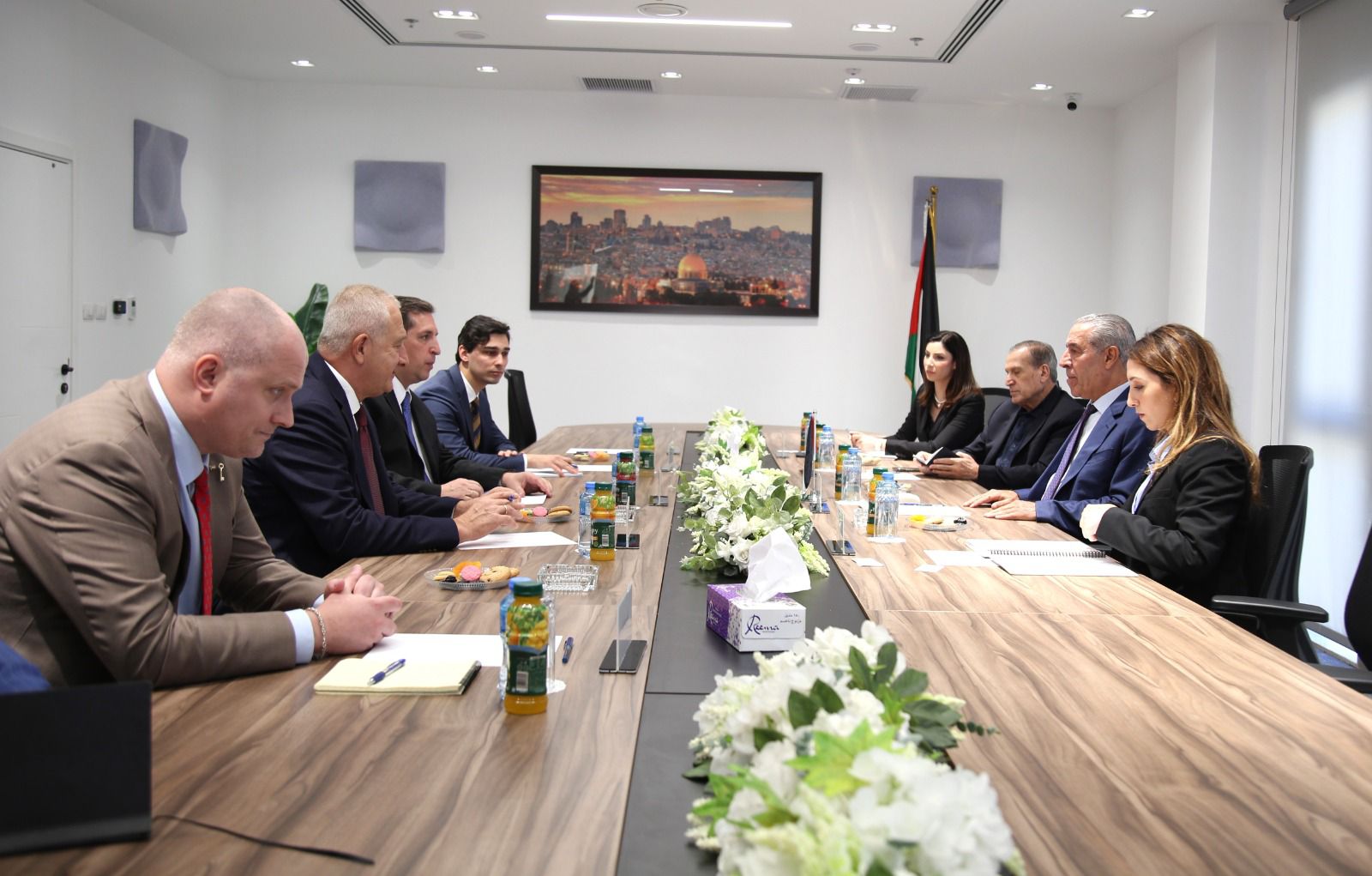 Al-Shaikh discute avec l'envoyé du ministre russe des affaires étrangères les efforts visant à mettre fin à l'agression contre Gaza