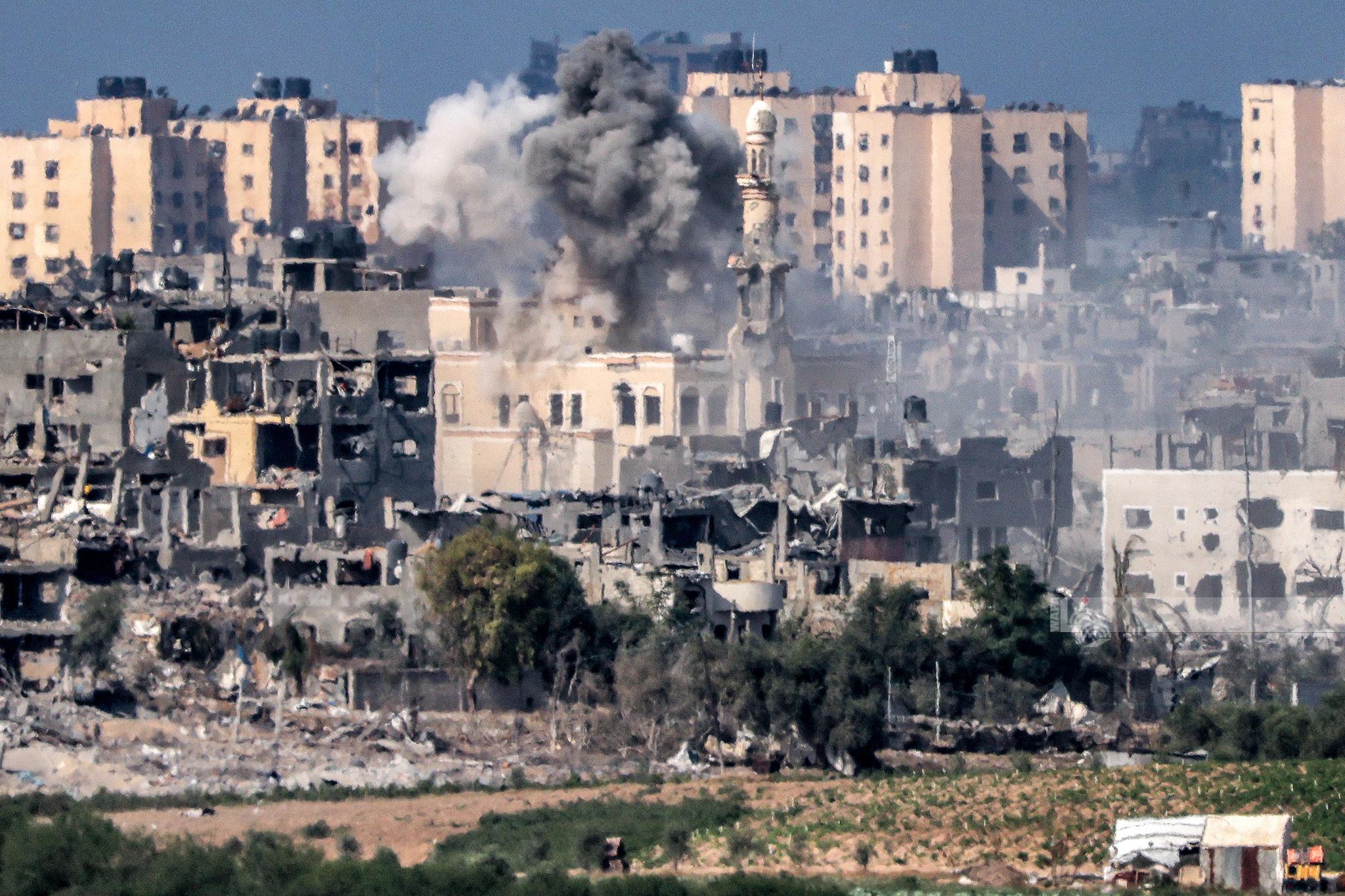 14 Palestiniens tués dans un bombardement israélien visant des personnes déplacées à Gaza