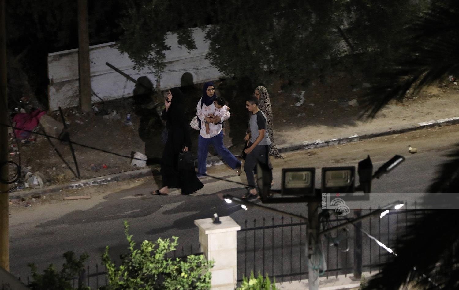 L'occupation oblige des centaines d'habitants du camp de Jénine à partir sous la menace de bombarder leurs maisons