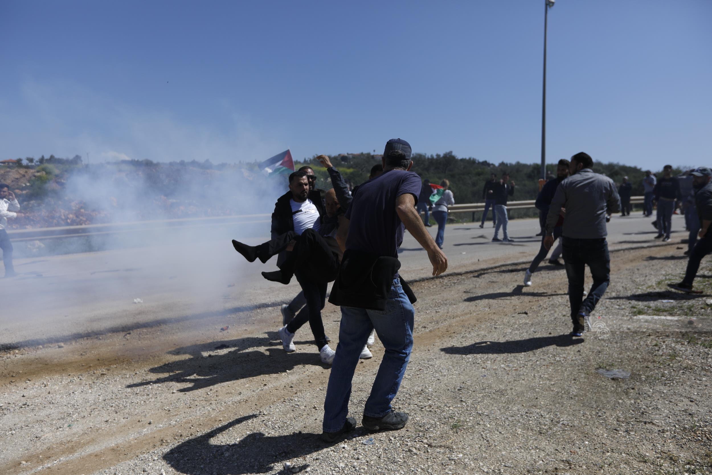 Des Palestiniens blessés lors de l'attaque israélienne contre la manifestation de Kafr Qaddoum 