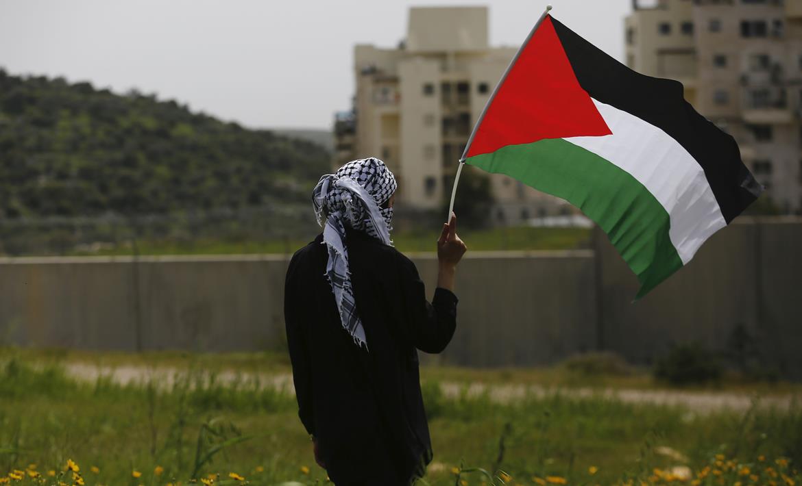 Trois Palestiniens blessés alors que l'armée d'occupation réprime une manifestation à Qalqilya