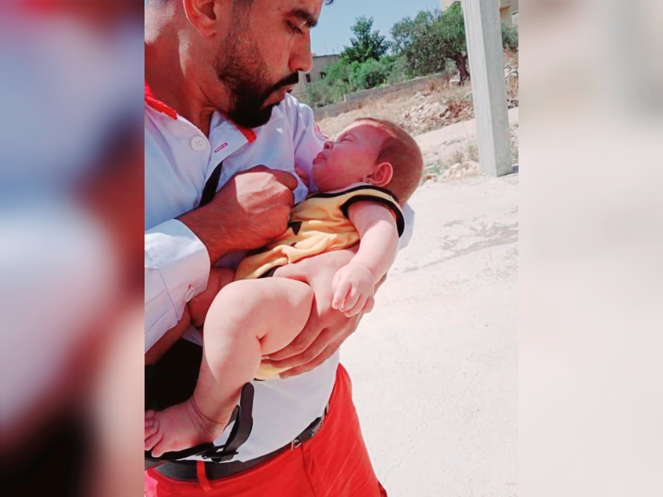 Un bambin suffoque à cause des gaz lacrymogènes de l'armée israélienne à Kafr Qaddoum