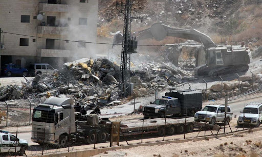 Au sud de Jérusalem: L'occupation démolit des installations commerciales à Sur Baher