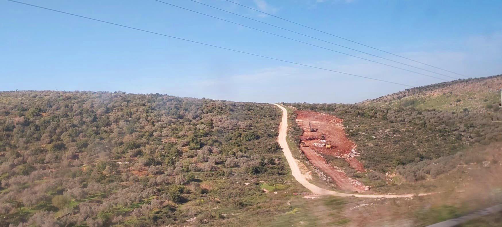 Les bulldozers israéliens continuent de détruire des terres à Salfit, au bénéfice des projets coloniaux 