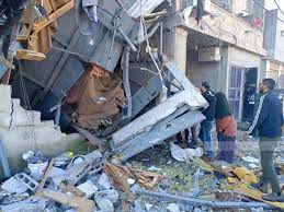 Les forces d'occupation explosent la maison du martyr Sanad Ghannam et poursuivent leur agression contre Tulkarem