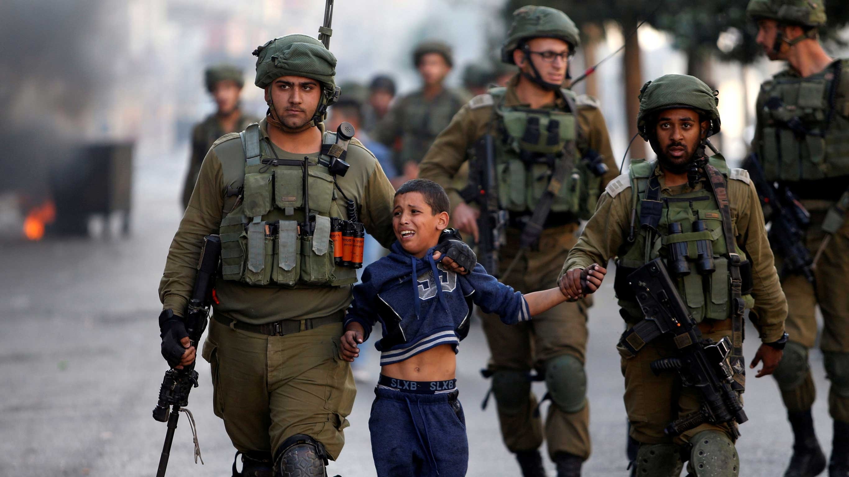 Deux enfants parmi 5 Palestiniens capturés par les forces d'occupation