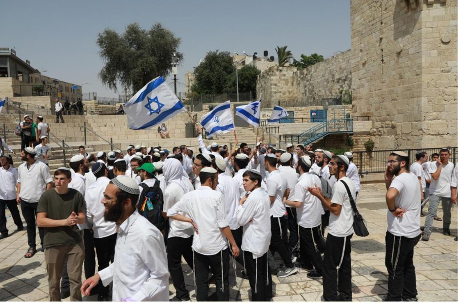 La « marche des drapeaux » de judaïsation prend d'assaut la vieille ville de Jérusalem occupée