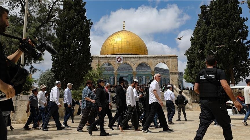 Des colons envahissent la mosquée saints Al-Aqsa