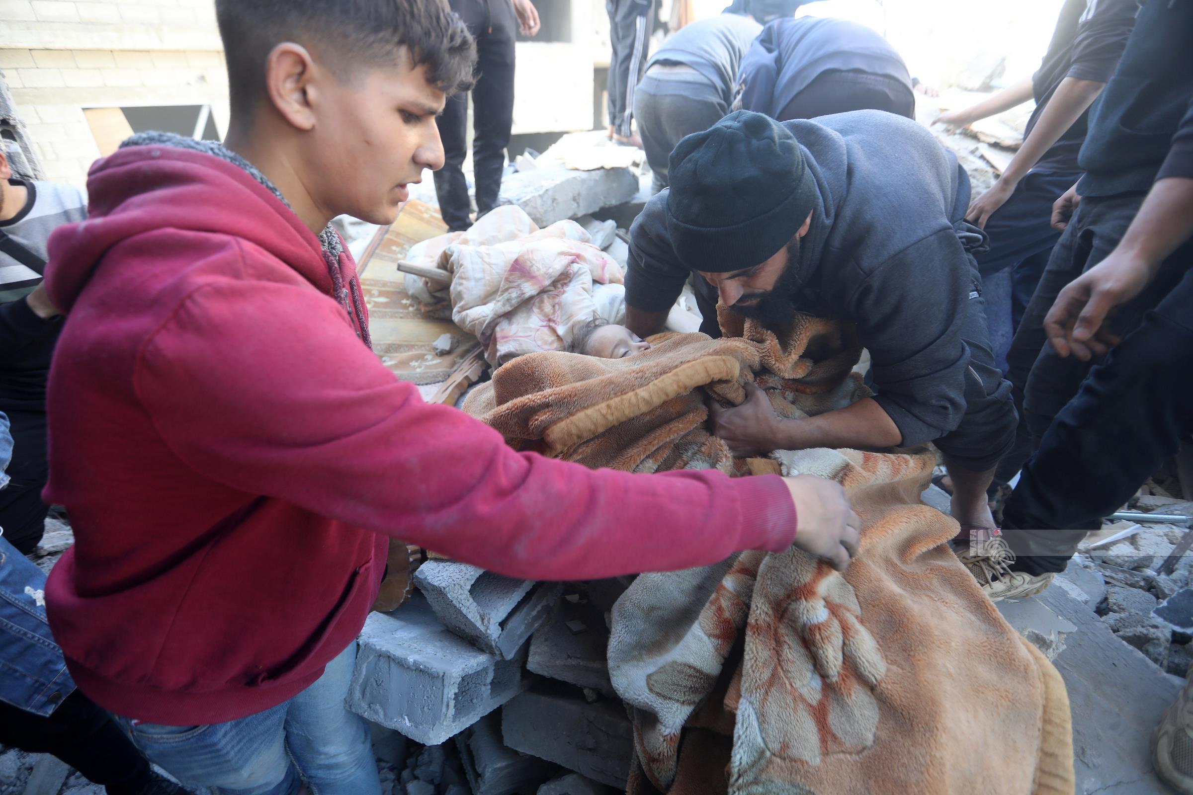 Des dizaines de martyrs et de blessés dans les bombardements de l'occupation sur différentes zones de Gaza.