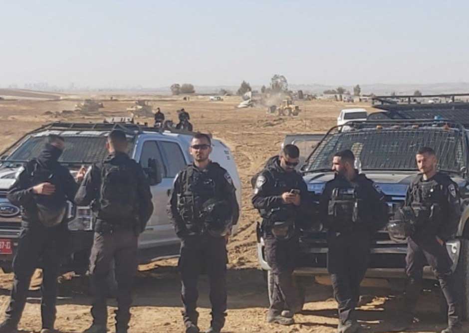 La police israélienne détruit une tente de solidarité au Néguev