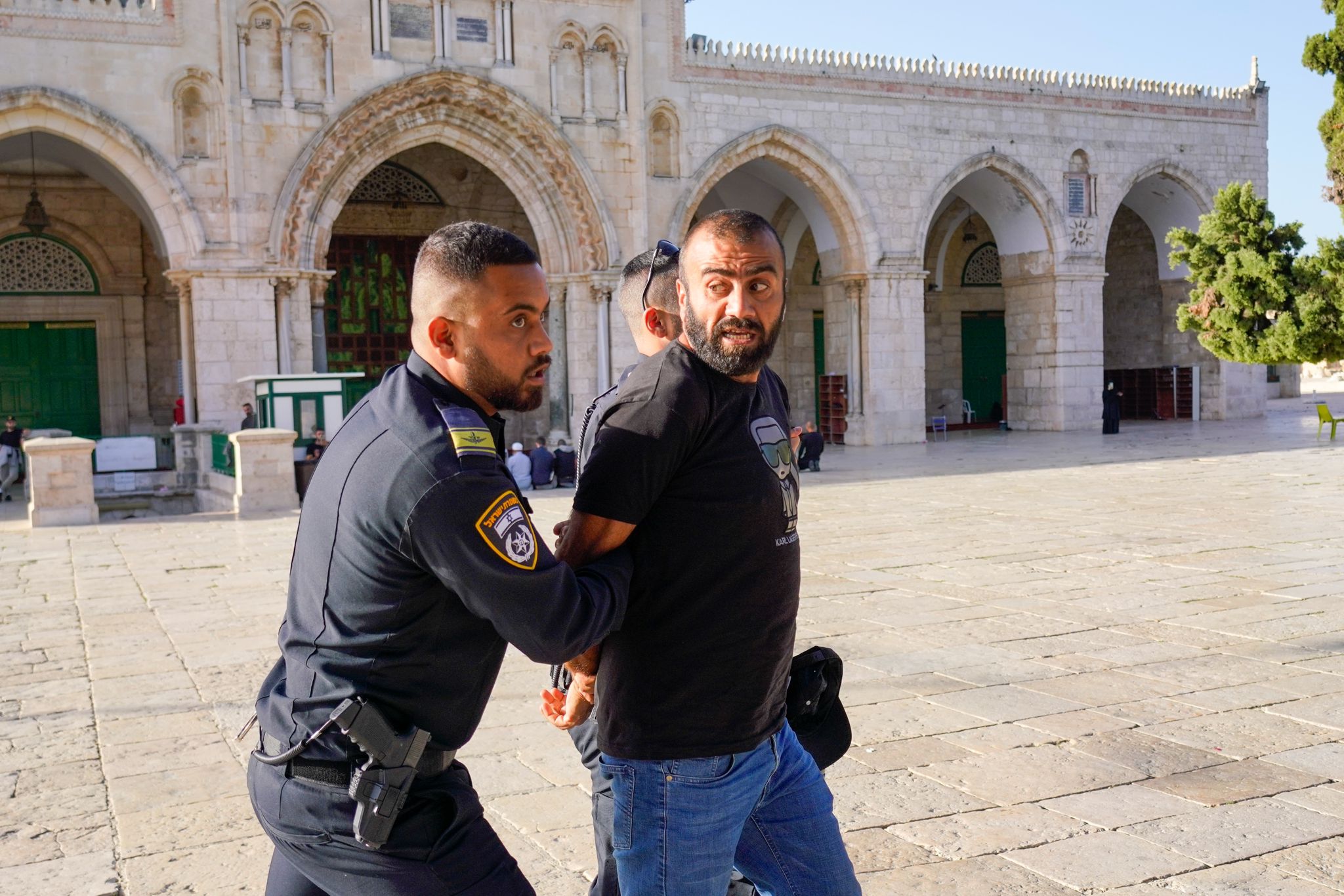 Parmi les violations israéliennes, l'armée d'occupation capture 11 Palestiniens dont un adolescent