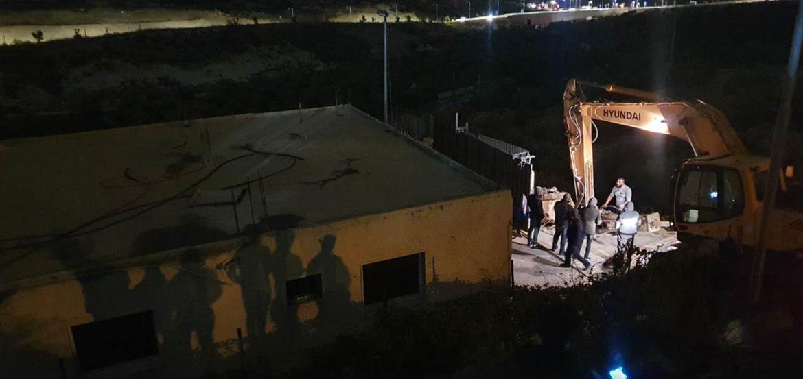 Les autorités israéliennes obligent une famille Palestinienne à démolir sa maison à Jérusalem occupée